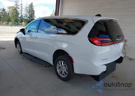 2024 Chrysler Pacifica Touring z USA, uszkodzony, nr VIN 2C4RC1FG8RR197639